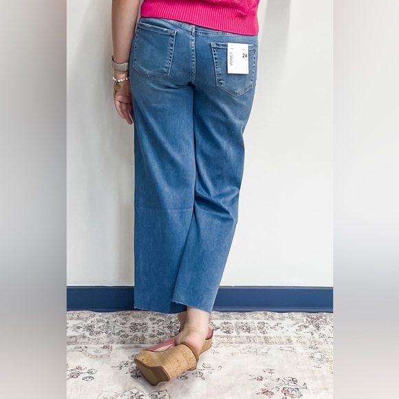 Vervet V3632 High Rise Super Soft Cropped Slim Fit Wide Leg Jeans Right Wash - Picture 7 of 7